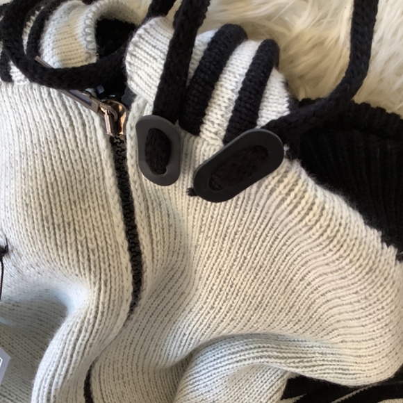 Men’s Sweater Hoodie - Picture 3 of 6